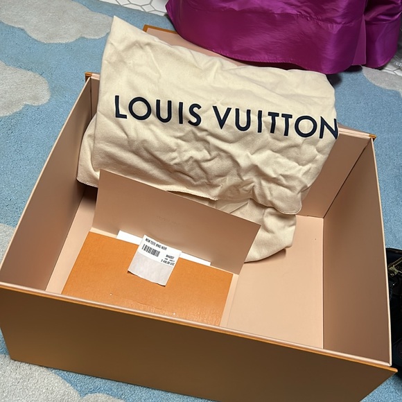 Louis Vuitton handbag , rare messenger satchel - Picture 8 of 10